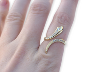 Load image into Gallery viewer, Snake Ring