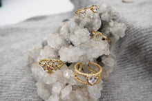 Load image into Gallery viewer, Cubic Zirconia Teardrop and Circle Ring