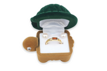 Load image into Gallery viewer, Tortoise ring box with pearl earrings and ring gift set.